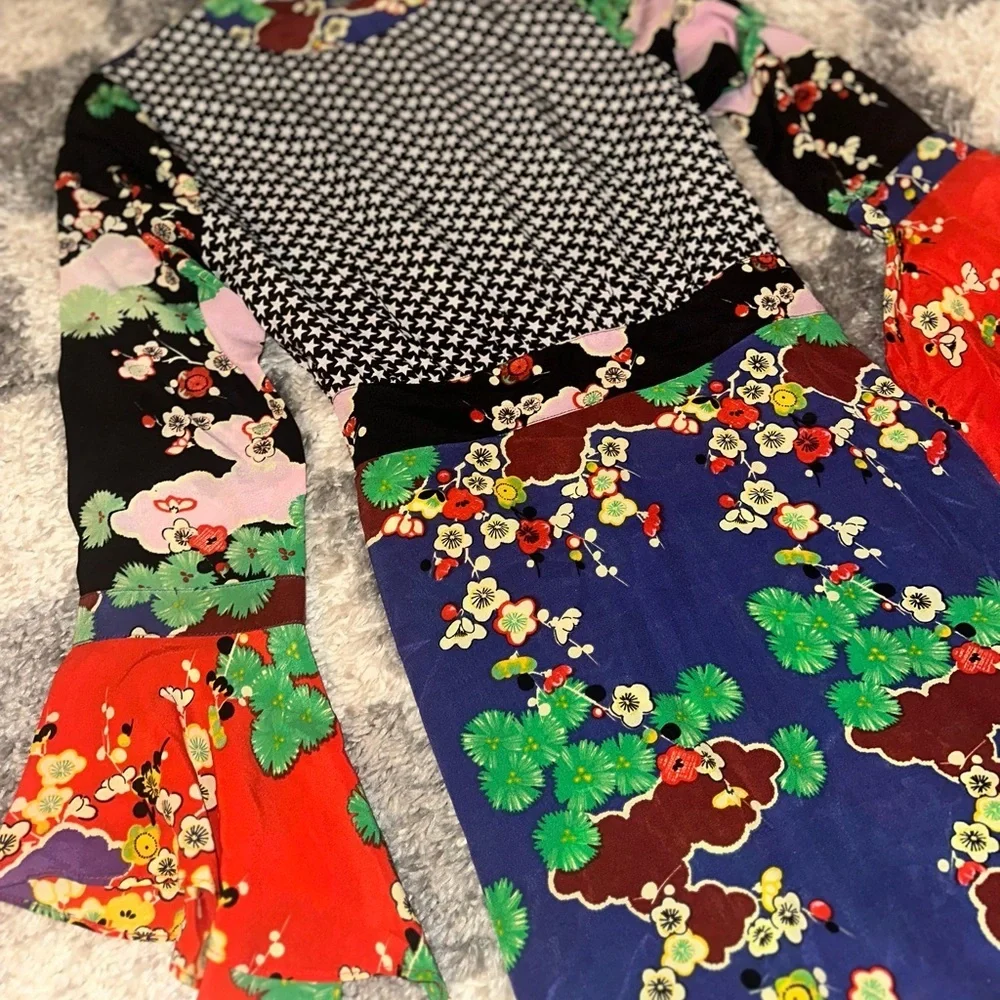RIXO Vibrant Floral Long Sleeve Dress - Picture 12 of 17
